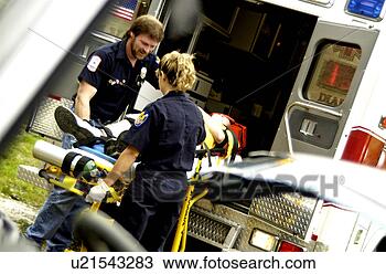 Banco de Imagem - emts,  carregando, 
 paciente,  ambulância. 
fotosearch - busca 
de fotos, imagens 
e clipart