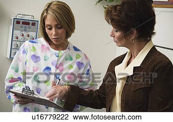 Banco de Imagem - enfermeira,  paciente. 
fotosearch - busca 
de fotos, imagens 
e clipart