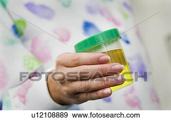 Arquivo Fotográficos - enfermeira,  urina, 
 espécime. fotosearch 
- busca de fotos, 
imagens e clipart