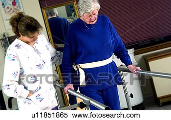Banco de Imagem - mulher,  físico, 
 reabilitação. 
fotosearch - busca 
de fotos, imagens 
e clipart