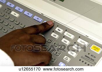 Arquivo de Fotografias - africano,  americano, 
 técnico,  monitorando, 
 ekg,  máquina. 
fotosearch - busca 
de fotos, imagens 
e clipart