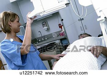 Banco de Imagem - xray,  tech,  
levando,  xrays. 
fotosearch - busca 
de fotos, imagens 
e clipart