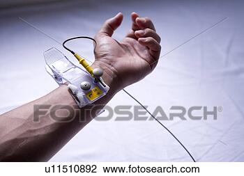 Banco de Imagem - homem,  mão,  
conectado,  cardiacos, 
 monitor. fotosearch 
- busca de fotos, 
imagens e clipart
