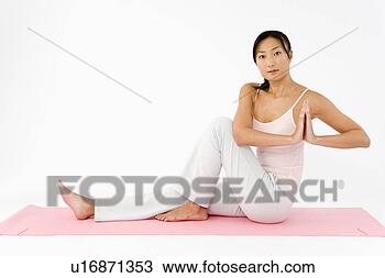 Banco de Imagem - mulher,  ioga. 
fotosearch - busca 
de fotos, imagens 
e clipart