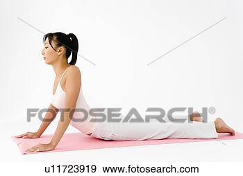 Arquivo Fotográficos - mulher,  mentindo, 
 chão,  esticar. 
fotosearch - busca 
de fotos, imagens 
e clipart