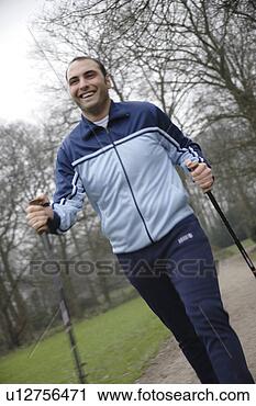 Arquivo de Fotografia - macho,  nordic, 
 caminhante. fotosearch 
- busca de fotos, 
imagens e clipart