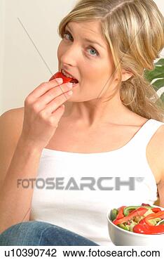 Banco de Imagem - mulher,  comer, 
 vermelho,  pimenta. 
fotosearch - busca 
de fotos, imagens 
e clipart