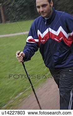 Banco de Imagem - macho,  nordic, 
 caminhante. fotosearch 
- busca de fotos, 
imagens e clipart