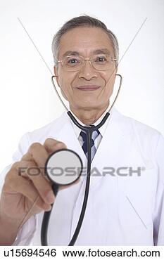 Banco de Imagem - doutor,  tendo, 
 estetoscópio. 
fotosearch - busca 
de fotos, imagens 
e clipart