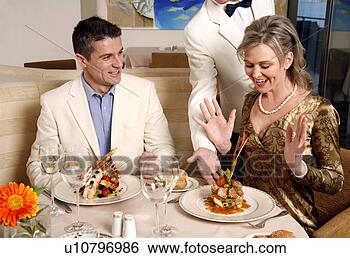 Banco de Imagem - maduro,  par, 
 jantar,  restaurante. 
fotosearch - busca 
de fotos, imagens 
e clipart