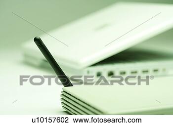 Banco de Imagem - computador,  tecnologia, 
 foco,  ainda, 
 vida. fotosearch 
- busca de fotos, 
imagens e clipart