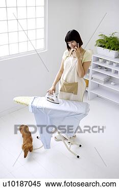Banco de Imagem - femininas,  animais 
estimação,  um, 
 pessoa,  um, 
 jovem,  mulher, 
 só. fotosearch 
- busca de fotos, 
imagens e clipart