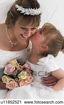 Arquivo de Fotografia - flor,  menina, 
 noiva. fotosearch 
- busca de fotos, 
imagens e clipart