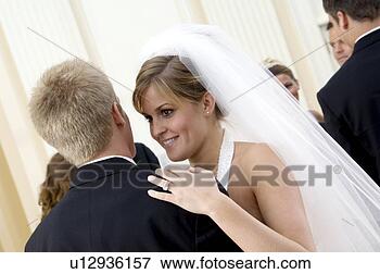 Foto - noiva,  noivo, 
 dançar. fotosearch 
- busca de fotos, 
imagens e clipart