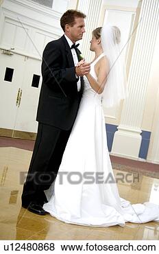 Banco de Imagem - pai,  dançar, 
 noiva. fotosearch 
- busca de fotos, 
imagens e clipart