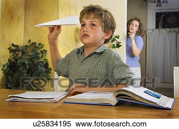 Banco de Imagem - menino,  dever 
casa. fotosearch 
- busca de fotos, 
imagens e clipart