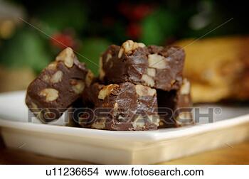 Banco de Imagem - chocolate,  nozes. 
fotosearch - busca 
de fotos, imagens 
e clipart
