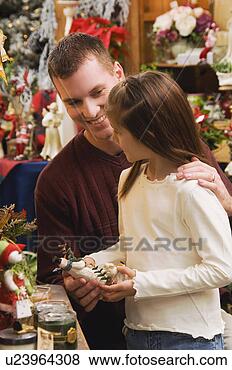 Banco de Imagem - pai,  filha,  
natal,  shopping. 
fotosearch - busca 
de fotos, imagens 
e clipart