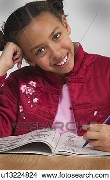 Banco de Imagem - africano,  americano, 
 menina,  dever 
casa. fotosearch 
- busca de fotos, 
imagens e clipart