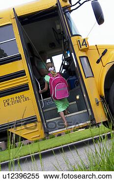 Banco de Imagem - menina,  obtendo, 
 escola,  autocarro. 
fotosearch - busca 
de fotos, imagens 
e clipart