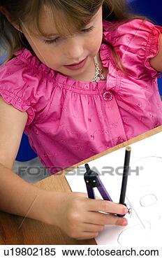 Banco de Imagem - menina,  usando, 
 compasso. fotosearch 
- busca de fotos, 
imagens e clipart