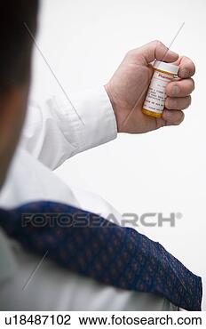 Banco de Imagem - homem,  olhar, 
 prescrição,  
garrafa. fotosearch 
- busca de fotos, 
imagens e clipart