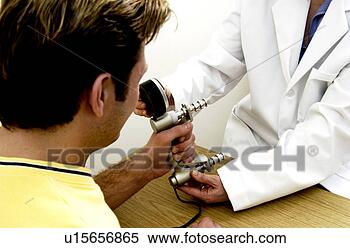 Banco de Imagem - homem,  tendo, 
 físico,  terapia. 
fotosearch - busca 
de fotos, imagens 
e clipart