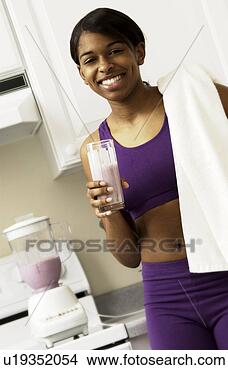 Banco de Imagem - mulher,  bebendo, 
 smoothie. fotosearch 
- busca de fotos, 
imagens e clipart