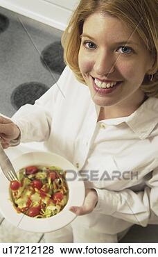 Banco de Imagem - mulher,  comer, 
 salada. fotosearch 
- busca de fotos, 
imagens e clipart