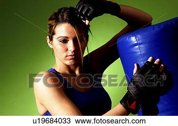 Banco de Imagem - mulher,  prática, 
 boxe. fotosearch 
- busca de fotos, 
imagens e clipart