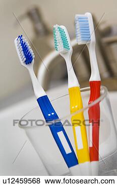 Banco de Imagem - toothbrushes, 
 vidro. fotosearch 
- busca de fotos, 
imagens e clipart
