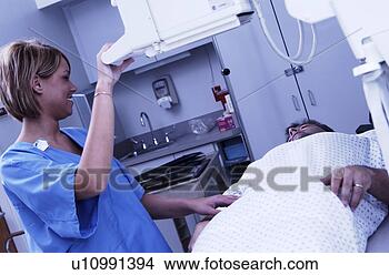 Banco de Imagem - xray,  tech,  
levando,  xrays. 
fotosearch - busca 
de fotos, imagens 
e clipart