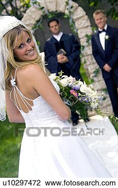Banco de Imagem - noiva,  andar, 
 baixo,  corredor. 
fotosearch - busca 
de fotos, imagens 
e clipart