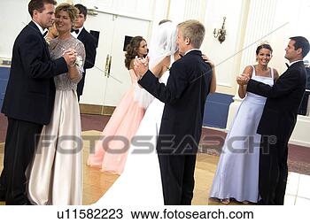 Banco de Imagem - noiva,  noivo, 
 dançar. fotosearch 
- busca de fotos, 
imagens e clipart