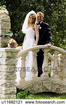 Arquivo de Fotografia - noiva,  noivo. 
fotosearch - busca 
de fotos, imagens 
e clipart