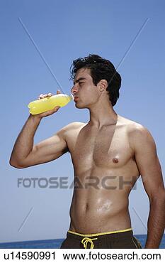 Arquivo de Fotografia - macho,  jovem, 
 bebendo,  suco. 
fotosearch - busca 
de fotos, imagens 
e clipart