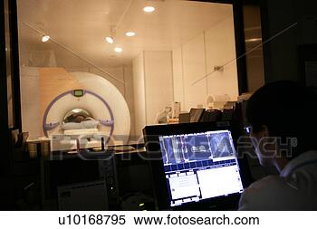 Banco de Imagem - hospitalar,  adultos, 
 só,  médico, 
 exame. fotosearch 
- busca de fotos, 
imagens e clipart