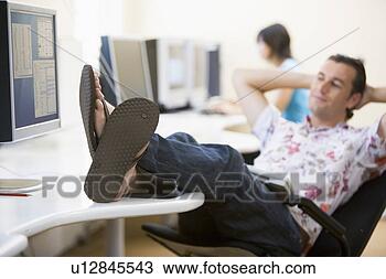 man-computer-room_~u12845543.jpg