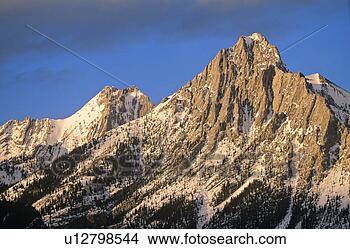 Stock Photo - mount allen in 
winter, kananaskis 
country, alberta, 
canada. fotosearch 
- search stock 
photos, pictures, 
images, and photo 
clipart