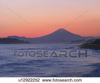 Stock Photo - mt fuji beyond 
the sea in the 
evening,  kamakura 
city,  kanagawa. 
fotosearch - search 
stock photos, 
pictures, images, 
and photo clipart