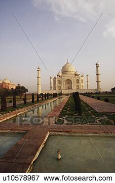 Picture - pond in front 
of a mausoleum, 
taj mahal, agra, 
uttar pradesh, 
india. fotosearch 
- search stock 
photos, pictures, 
images, and photo 
clipart