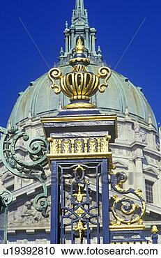 Stock Photography - front gate and 
dome of san francisco's 
city hall, california. 
fotosearch - search 
stock photos, 
pictures, images, 
and photo clipart