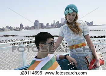 Banco de Imagem - dois,  pessoas, 
 exterior,  bote. 
fotosearch - busca 
de fotos, imagens 
e clipart