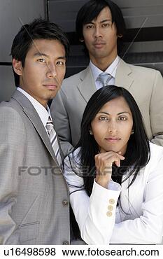 Banco de Imagem - três,  executivos, 
 formal,  ornamentar. 
fotosearch - busca 
de fotos, imagens 
e clipart