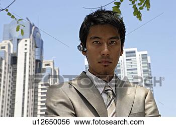 Banco de Imagem - vista,  homem, 
 brincando,  earpiece. 
fotosearch - busca 
de fotos, imagens 
e clipart