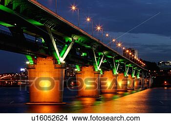 Stock Photo - building, seoul, 
dusk, night, night 
view, light, city. 
fotosearch - search 
stock photos, 
pictures, images, 
and photo clipart