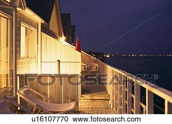 Arquivo de Fotografias - cadeiras,  iluminado, 
 terraço. fotosearch 
- busca de fotos, 
imagens e clipart
