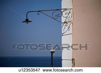 Foto - casa,  exterior, 
 lâmpada. fotosearch 
- busca de fotos, 
imagens e clipart