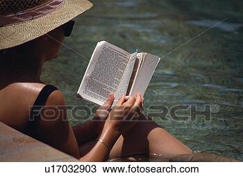 Banco de Imagem - mulher,  leitura, 
 livro,  poolside. 
fotosearch - busca 
de fotos, imagens 
e clipart