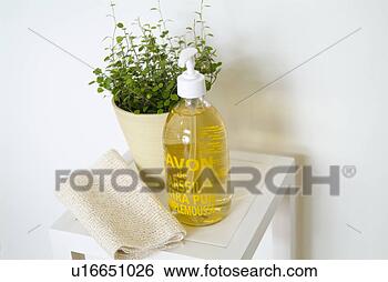 Banco de Imagem - banho,  itens, 
 prateleira. fotosearch 
- busca de fotos, 
imagens e clipart